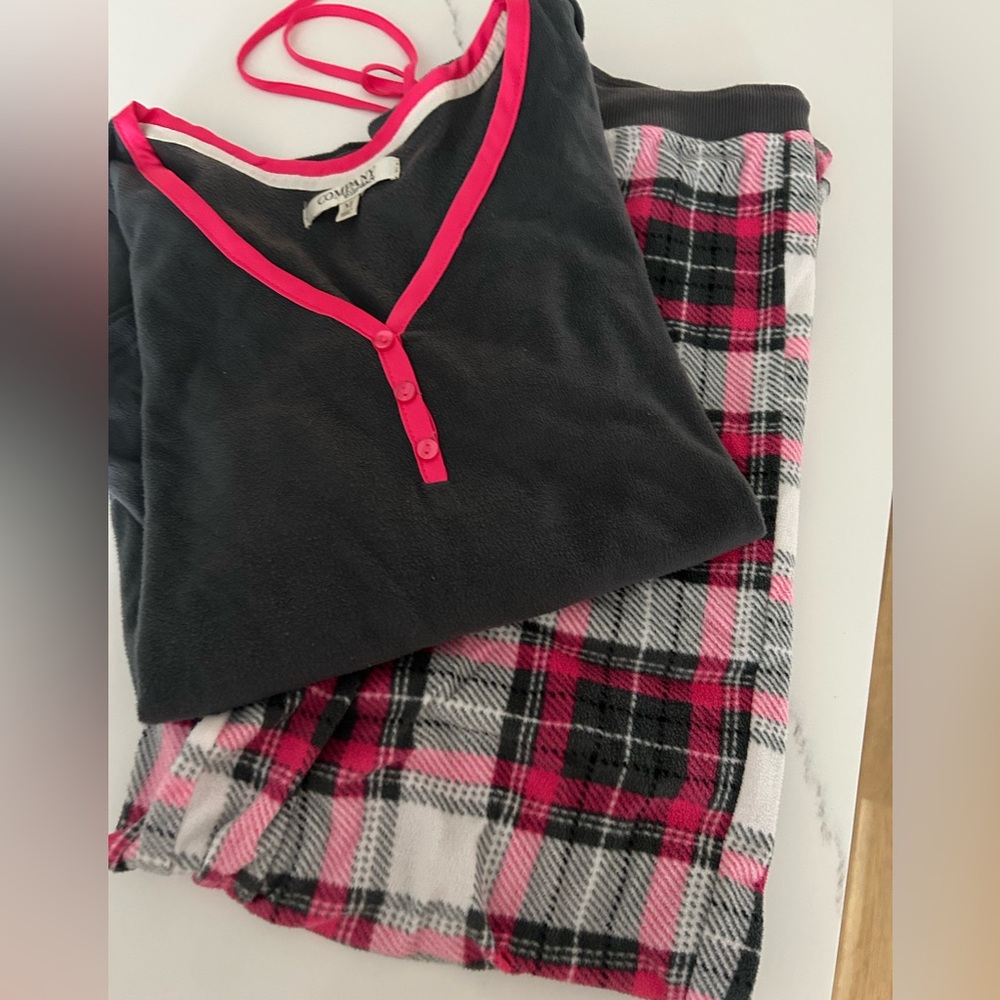Women’s Ellen Tracy 2 piece pajama set size medium